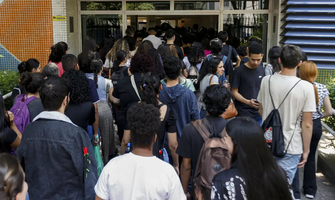 Pé de meia para estudantes do ensino médio público