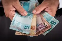 Salário Mínimo no Brasil Pode Subir para R$ 1.502 em 2025